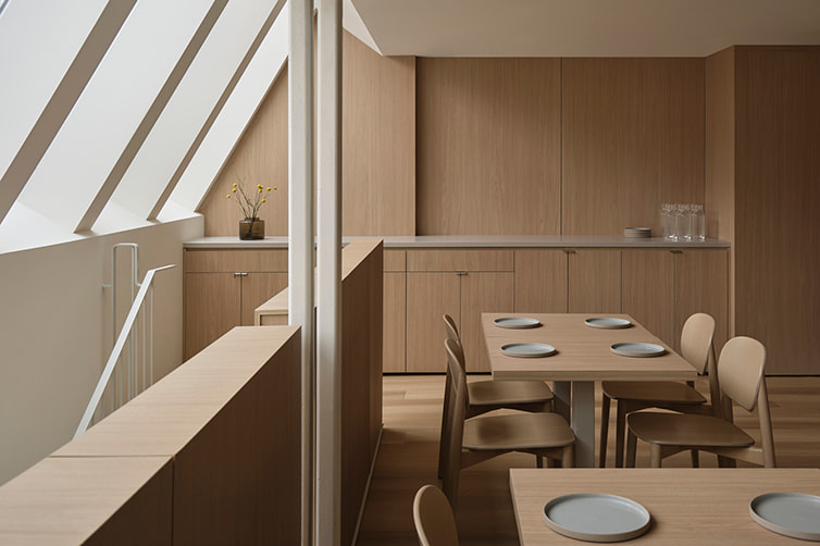 Master Oak panels in restaurant in Toronto